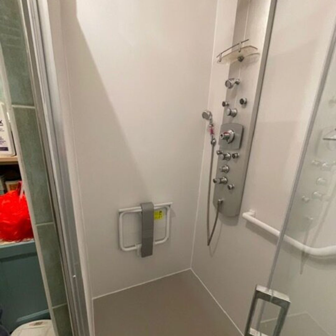 aide installation douche senior nimes